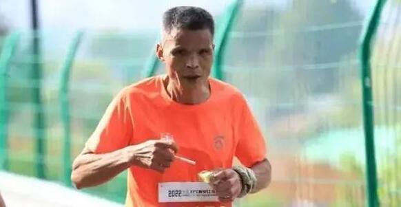 廣州男子邊抽煙邊跑馬拉松火到國(guó)外