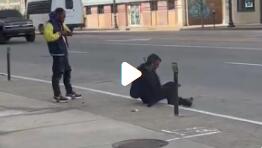 美國流浪漢被當(dāng)街處決式射殺