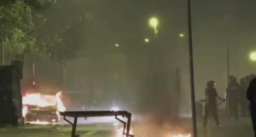 法國遭警察射殺少年外祖母發(fā)聲