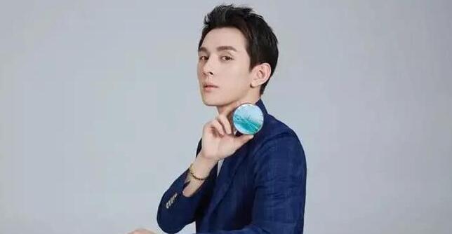 網(wǎng)友發(fā)現(xiàn)小時候舞蹈老師是李佳琦