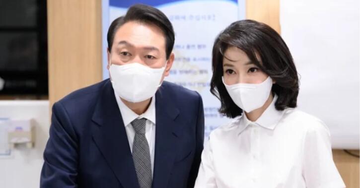 韓第一夫人金建?，F(xiàn)身