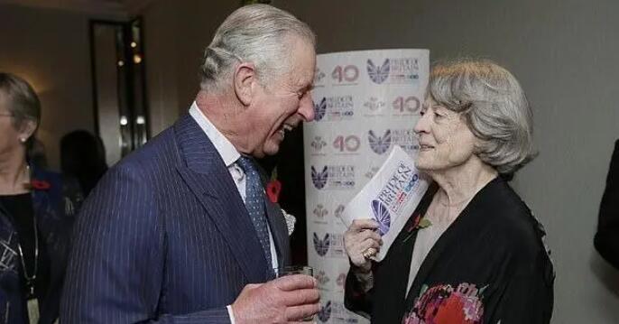 英國(guó)國(guó)王首相悼念瑪吉史密斯