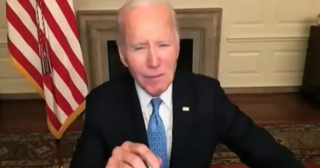 特朗普穿環(huán)衛(wèi)工背心演講